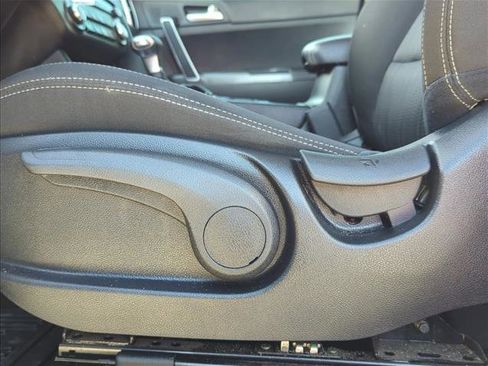 Used 2022 Kia Sportage LX image 10