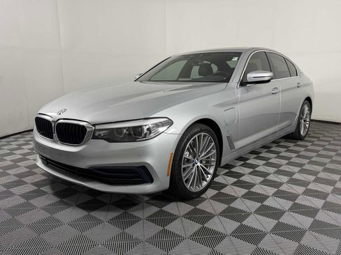Used 2019 BMW 530e w/ Convenience Package RWD image 3