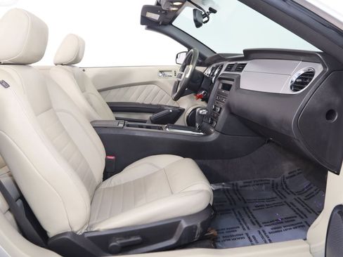 Used 2011 Ford Mustang Premium w/ 201A Rapid Spec Order Code RWD image 10