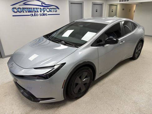 Used 2023 Toyota Prius LE AWD/4WD image 2