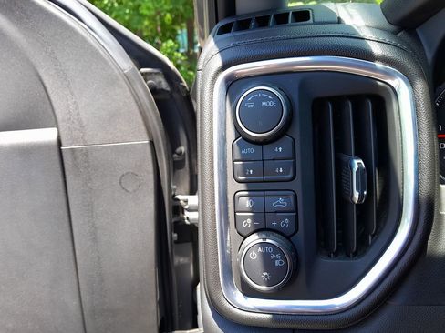Used 2021 Chevrolet Silverado 1500 LT Trail Boss w/ Bed Protection Package AWD/4WD image 15