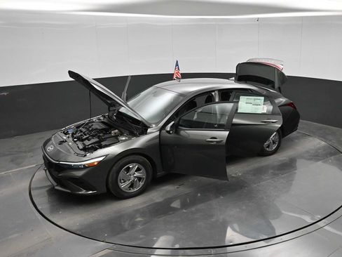 New 2026 Hyundai Elantra SE FWD image 42
