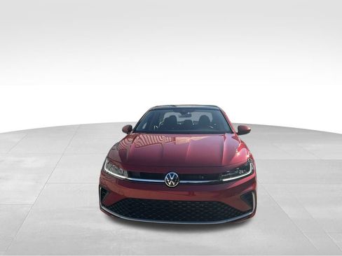 Used 2025 Volkswagen Jetta SE w/ Sunroof Package image 8