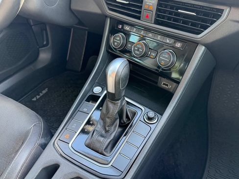 Used 2020 Volkswagen Jetta SEL Premium FWD image 11