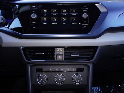 Used 2022 Volkswagen Taos SE image 16