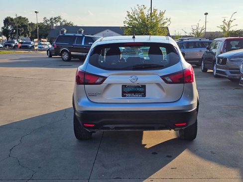 Used 2019 Nissan Rogue Sport S FWD image 6