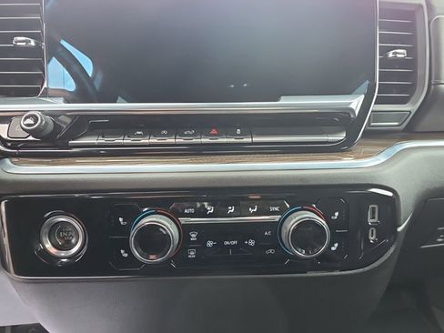 Used 2022 Chevrolet Silverado 1500 LT image 24