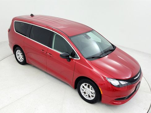 Used 2024 Chrysler Voyager LX image 18