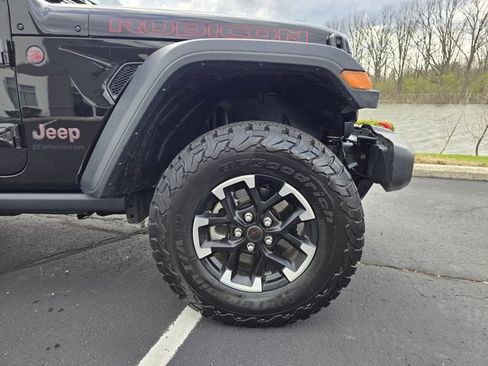Used 2025 Jeep Wrangler Unlimited Rubicon AWD/4WD image 4