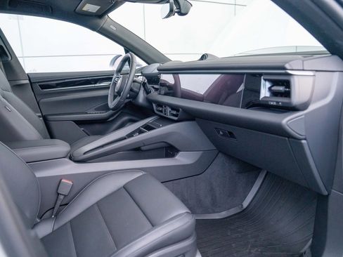 New 2026 Porsche Macan 4 Electric image 25