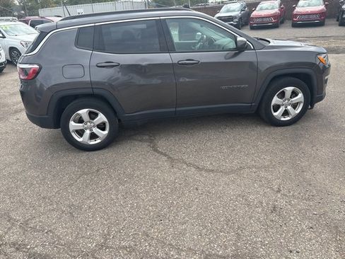 Used 2019 Jeep Compass Latitude w/ Cold Weather Group image 3