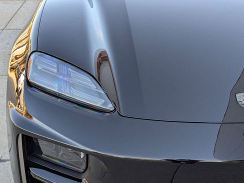 New 2025 Porsche Macan Turbo Electric image 12