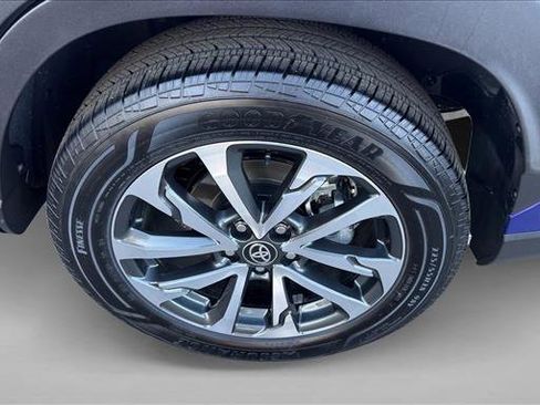 Certified 2025 Toyota Corolla Cross XLE image 7