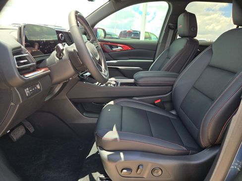 Used 2026 Chevrolet Traverse Z71 w/ Enhanced Driving Package AWD/4WD image 9