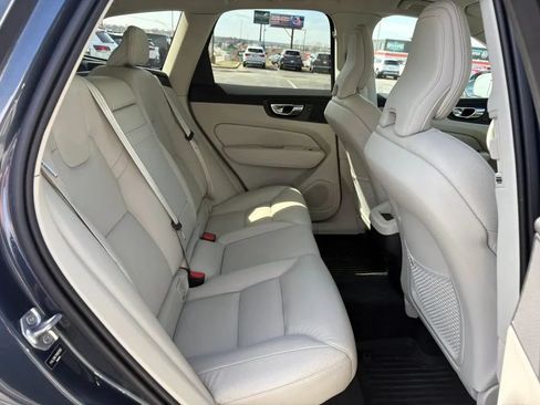 Used 2022 Volvo XC60 B5 Momentum w/ Advanced Package AWD/4WD image 21