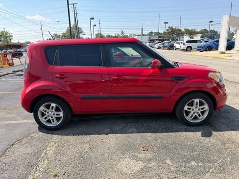 Used 2011 Kia Soul + FWD image 6