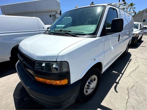 Used 2018 Chevrolet Express 2500 w/ Driver Convenience Package RWD image 4