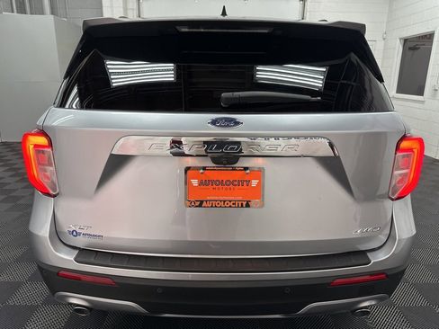 Used 2024 Ford Explorer XLT w/ Equipment Group 202A image 9