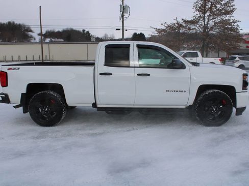 Used 2017 Chevrolet Silverado 1500 LT w/ Redline Edition image 6