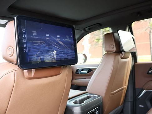 New 2026 Chevrolet Suburban High Country AWD/4WD image 4