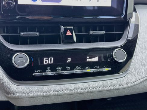Used 2023 Toyota Corolla SE w/ SE Premium Package FWD image 12