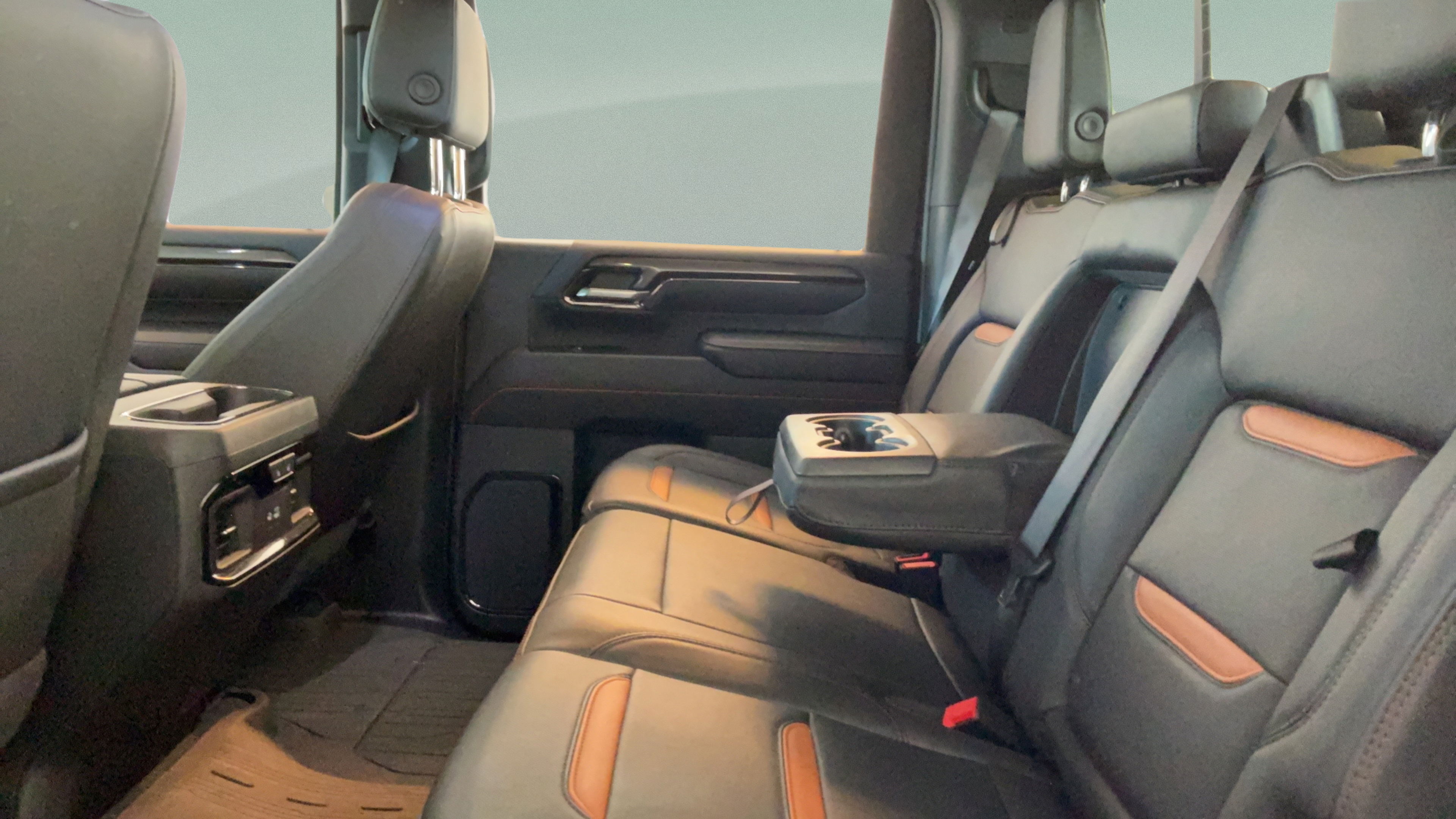 Used 2025 GMC Sierra 2500 AT4 w/ AT4 Premium Plus Package AWD/4WD image 33