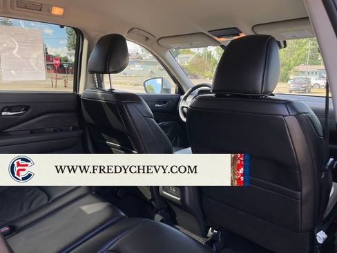 Used 2025 Nissan Pathfinder SL AWD/4WD image 40