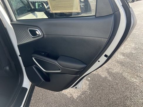 Used 2022 Kia Soul LX image 21