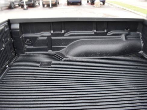 Used 2025 Nissan Frontier SV RWD image 12