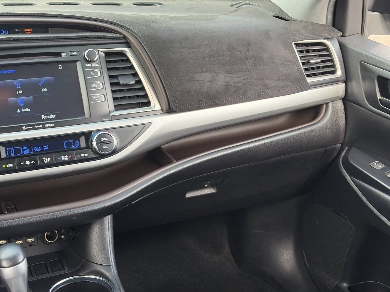 Used 2019 Toyota Highlander Plus FWD image 15