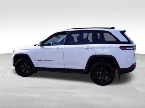 Certified 2023 Jeep Grand Cherokee Altitude image 9