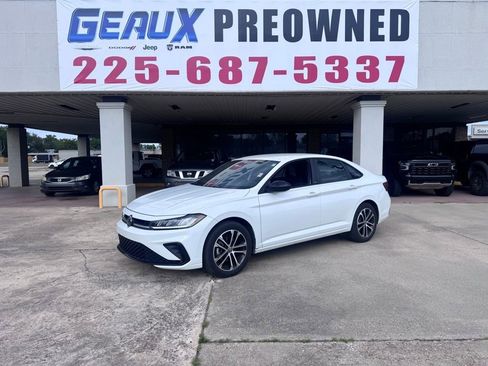 Used 2025 Volkswagen Jetta Sport image 1