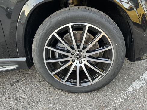 Used 2026 Mercedes-Benz GLS 450 4MATIC image 9