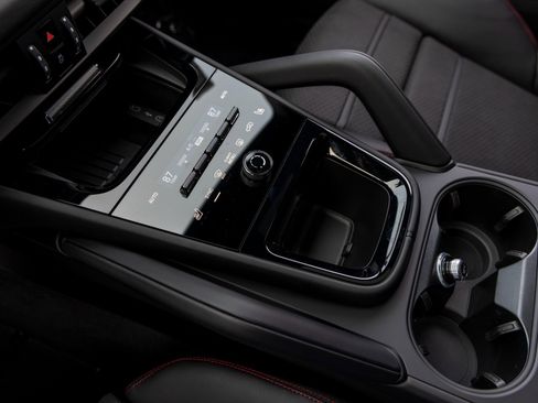 New 2026 Porsche Cayenne GTS image 37