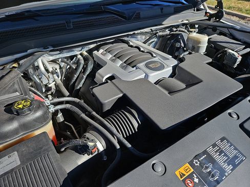 Used 2016 Cadillac Escalade ESV Luxury image 29