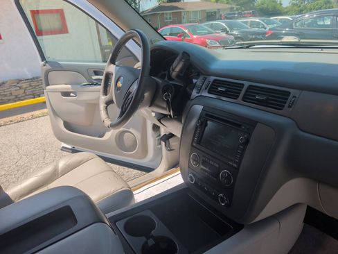 Used 2011 Chevrolet Suburban LT AWD/4WD image 22