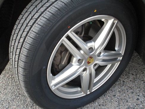 Used 2014 Porsche Cayenne Diesel Platinum Edition image 28