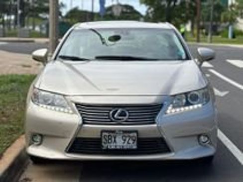 Used 2014 Lexus ES 300h image 2