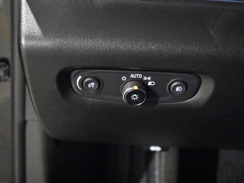 Used 2021 Chevrolet Traverse LT image 15