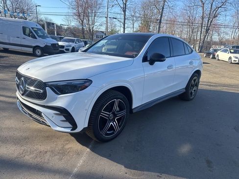 Used 2024 Mercedes-Benz GLC 300 4MATIC image 1