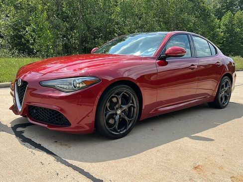 Used 2019 Alfa Romeo Giulia Ti Sport w/ Quick Order Package 22S Sport AWD/4WD image 17