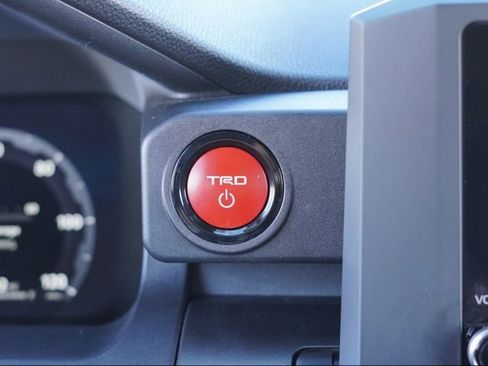 Certified 2025 Toyota 4Runner TRD Off-Road image 28