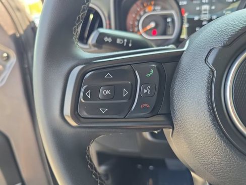 Used 2025 Jeep Wrangler Unlimited Rubicon AWD/4WD image 24