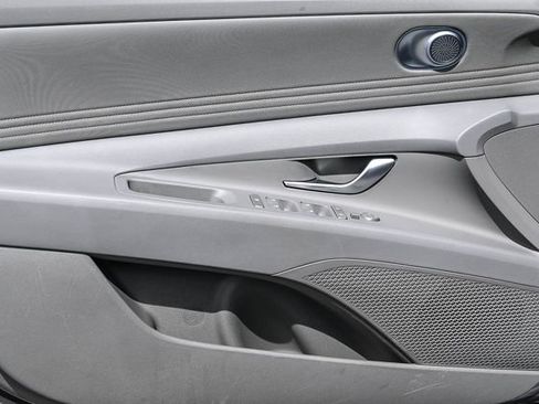 Certified 2025 Hyundai Elantra SEL image 22