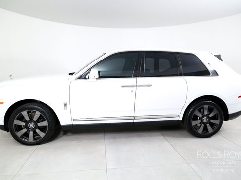 Used 2024 Rolls-Royce Cullinan AWD/4WD image 3