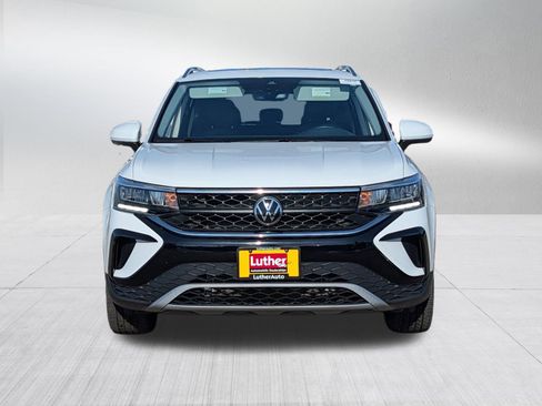 Certified 2023 Volkswagen Taos SE w/ Panoramic Sunroof Package image 2