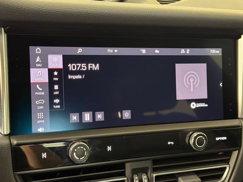 Certified 2024 Porsche Macan AWD/4WD image 21