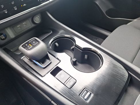 Used 2025 Nissan Rogue S FWD image 23