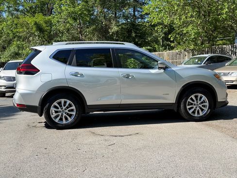 Used 2018 Nissan Rogue SV w/ Premium Package AWD/4WD image 8