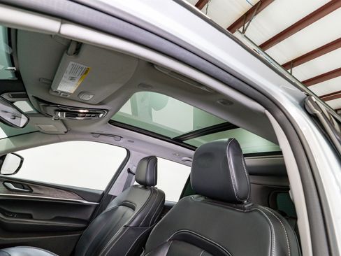 Used 2023 Jeep Grand Cherokee 4WD 4xe image 18